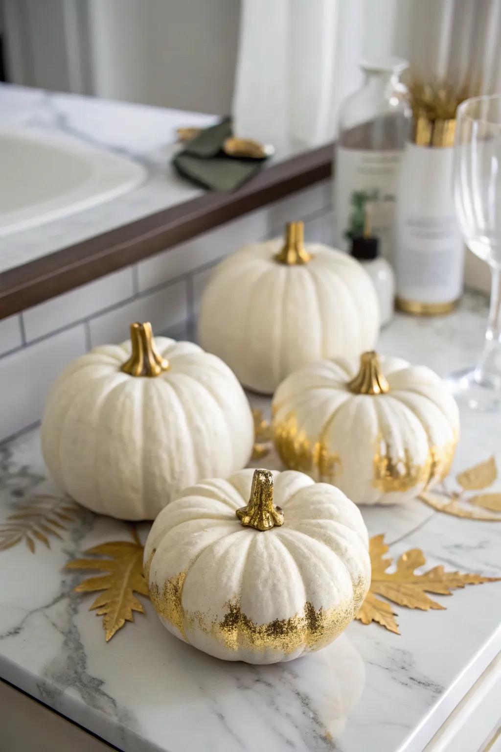 Gilded white pumpkins for a lavish ambiance.