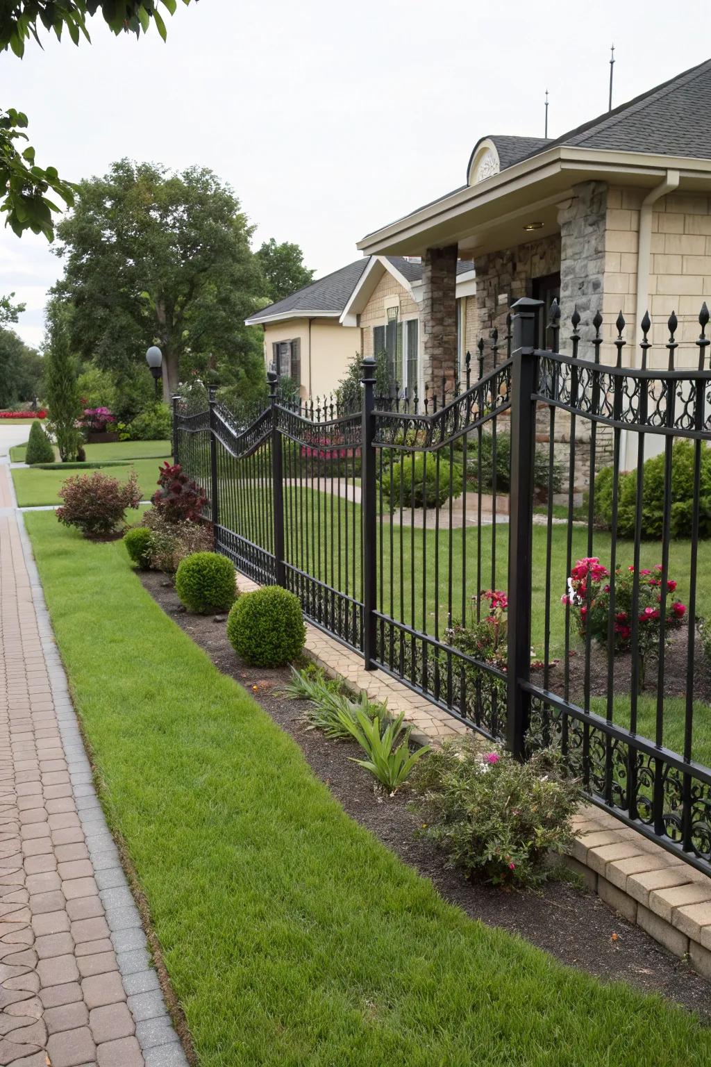 An enclosed metal artistry barrier ensuring privacy in a fashionable front yard.