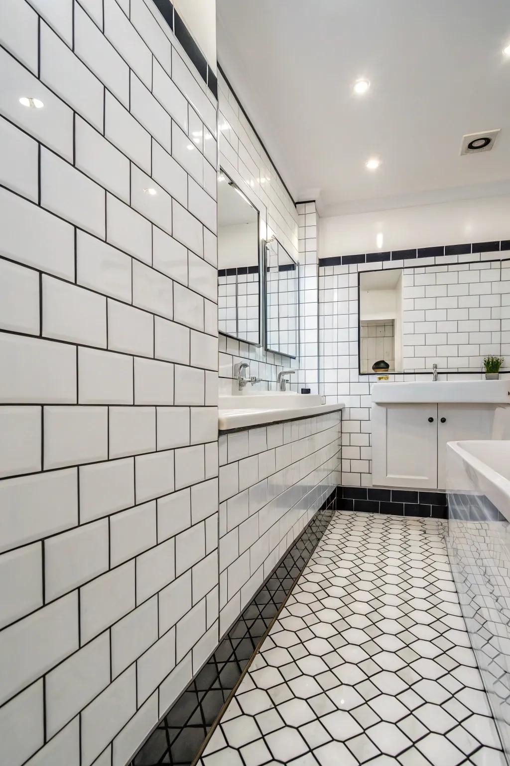 Bold grout adds contrast and character to bleached ceramic.
