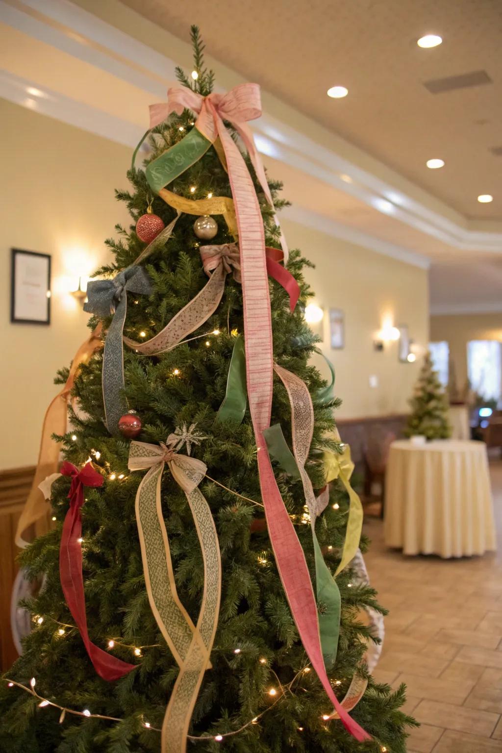 A Christmas tree with ribbons used as garlands, offering a relaxed and natural appearance.