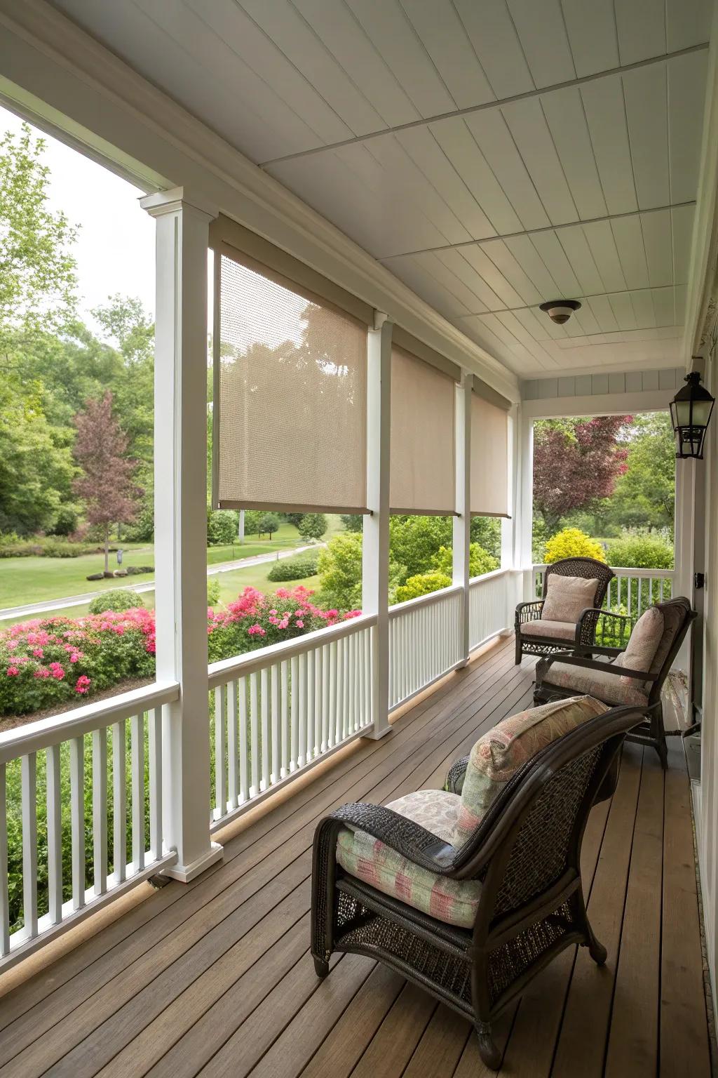 Retractable screens improve comfort without sacrificing openness.