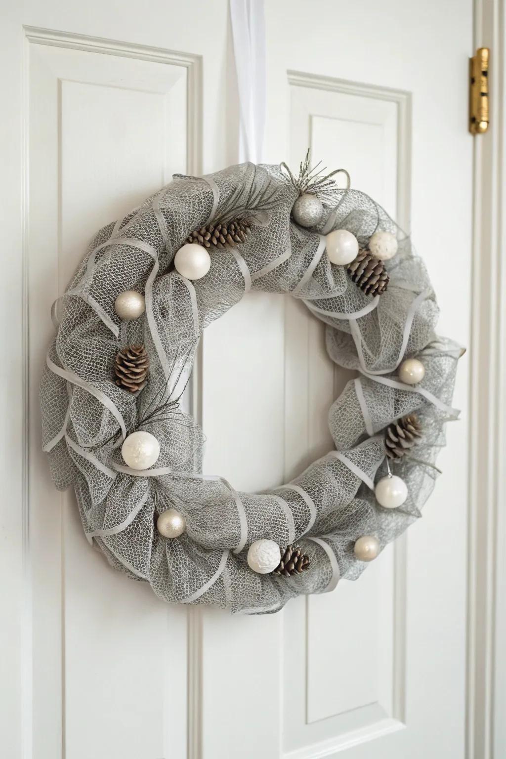 Simplicity and refinement delineate this minimalist mesh wreath.