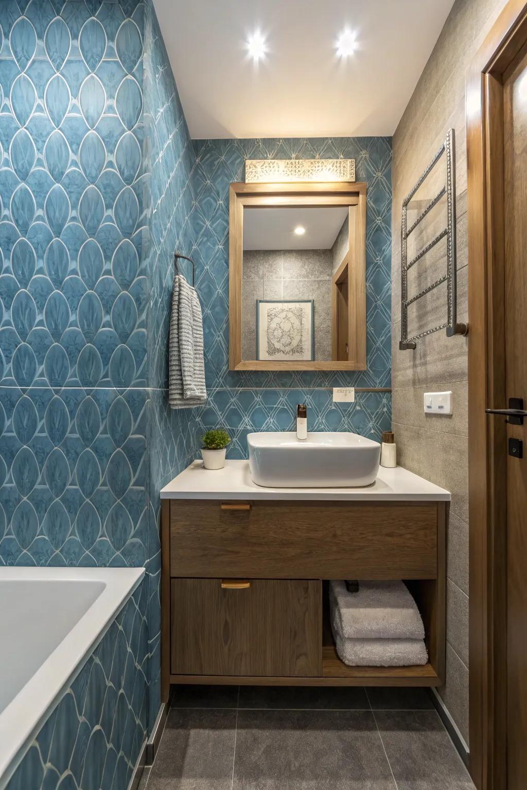 Textured blue wallpaper contributes elegance and fascination to the bathroom walls.