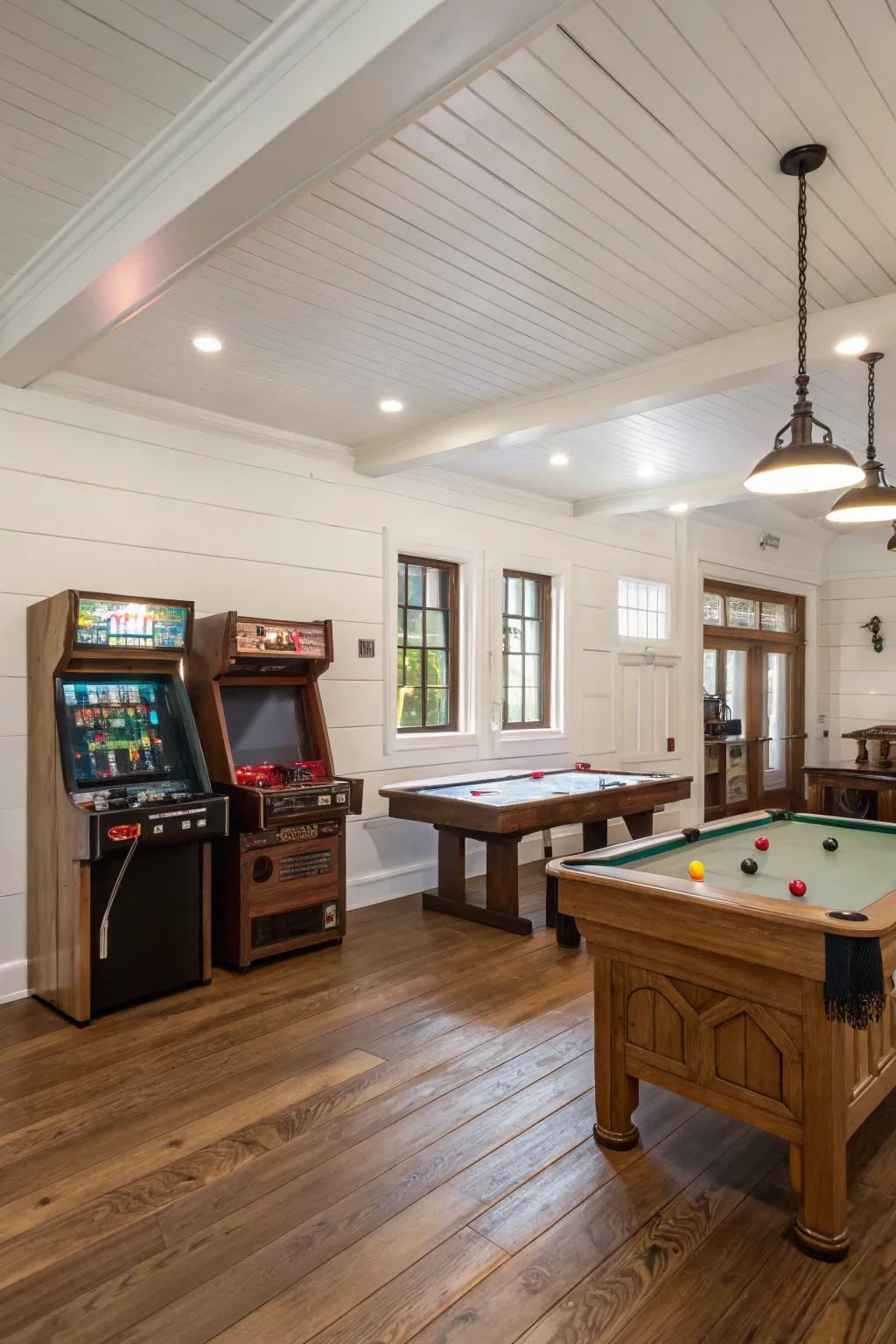 Ivory walls with wooden pieces create a simple and fresh look.