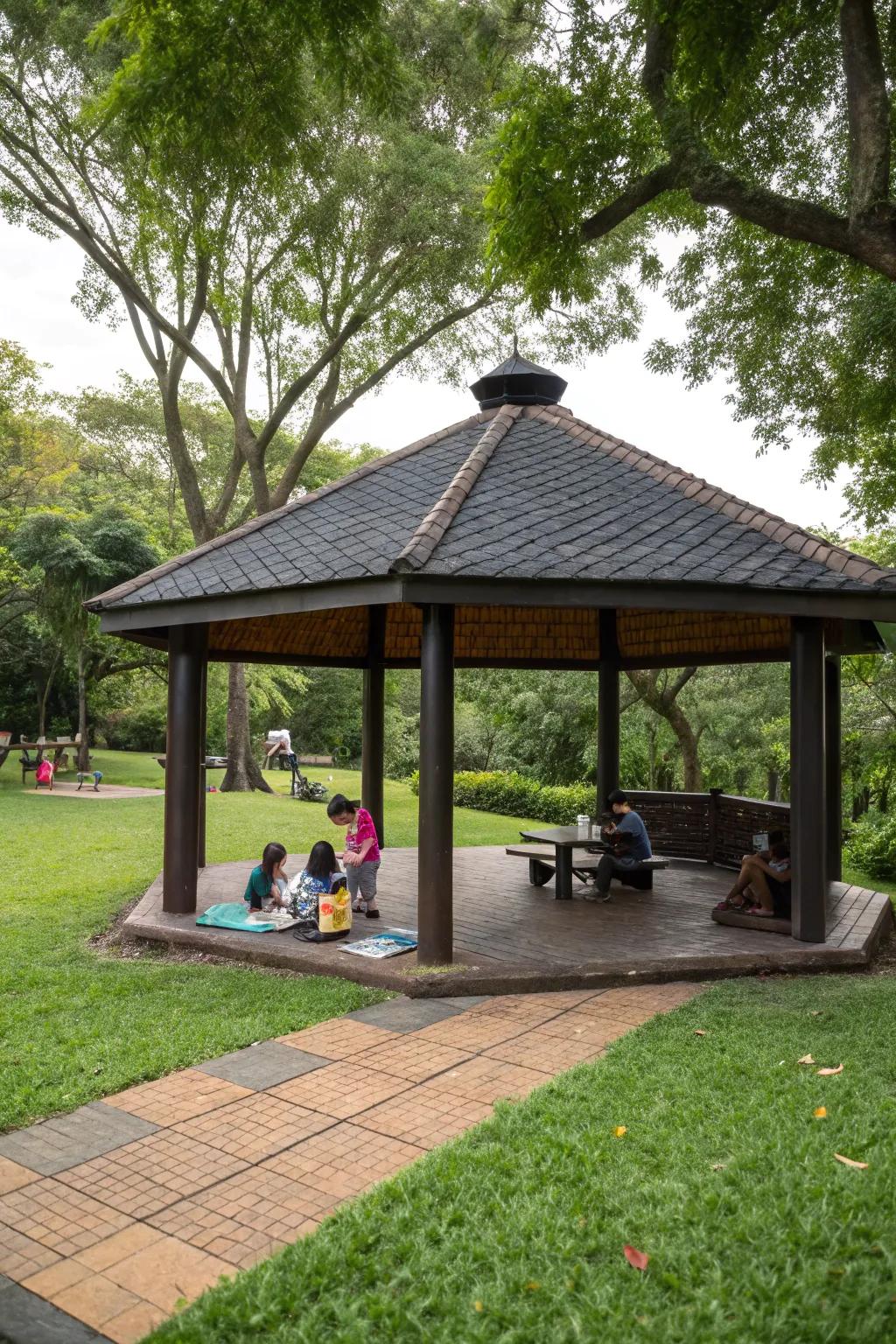 Repurposed elastic pavers combine durability and eco-responsibility with comfort.