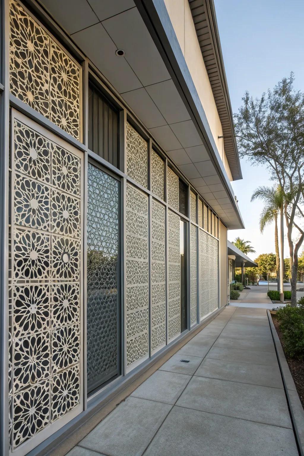 Adaptable screens offer versatile design options.