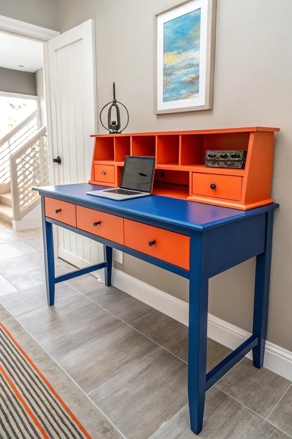 A desk that stands out with cool color differences.