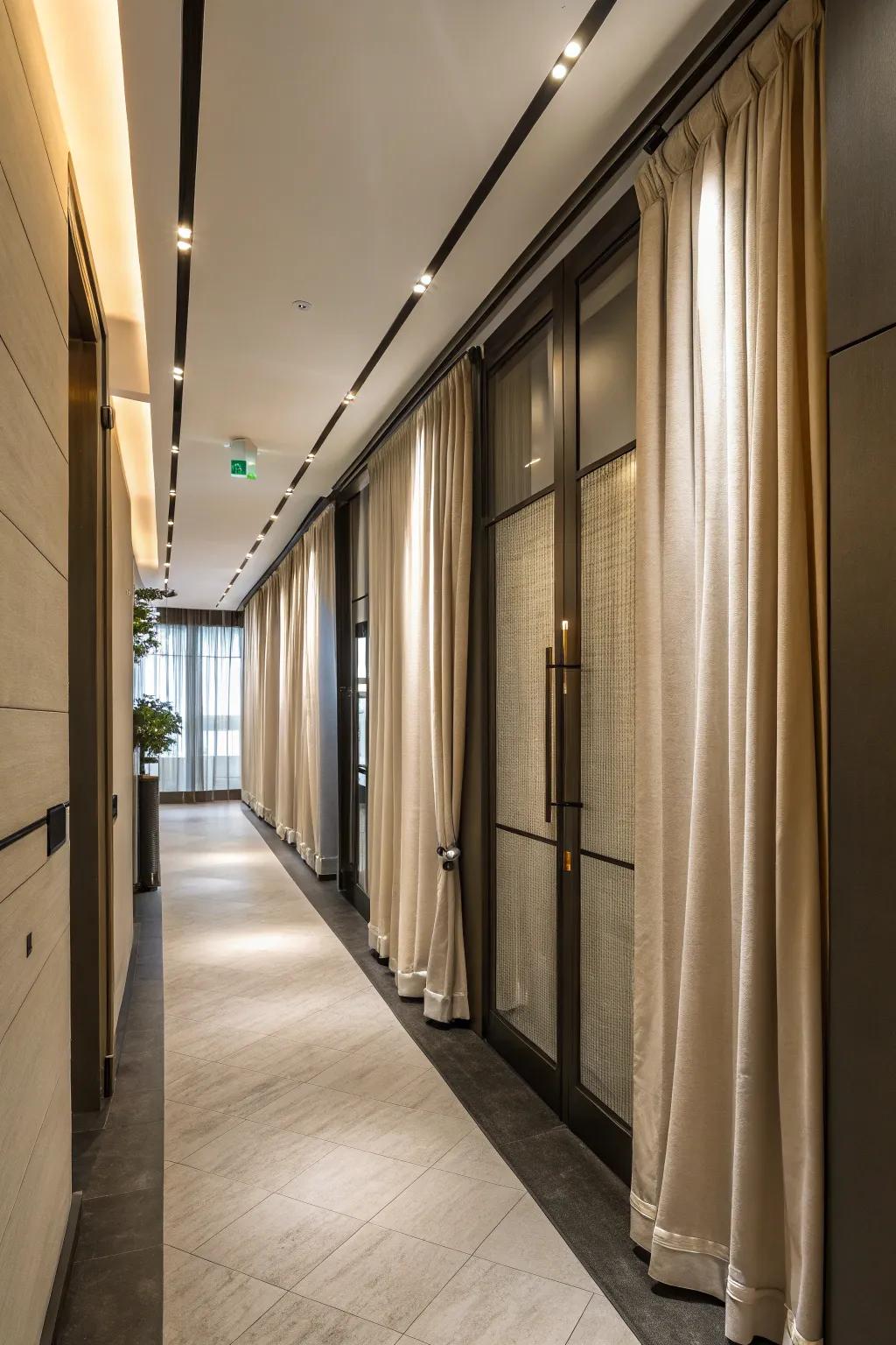 A simple drape-hanging option is offered by force-fit rods.