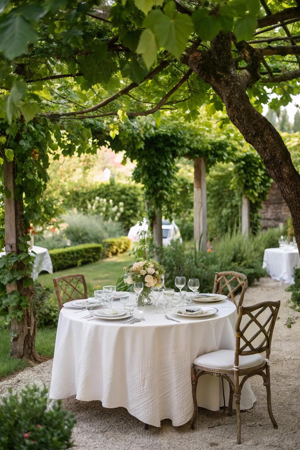 Relish meals al fresco in your individual feasting recess.