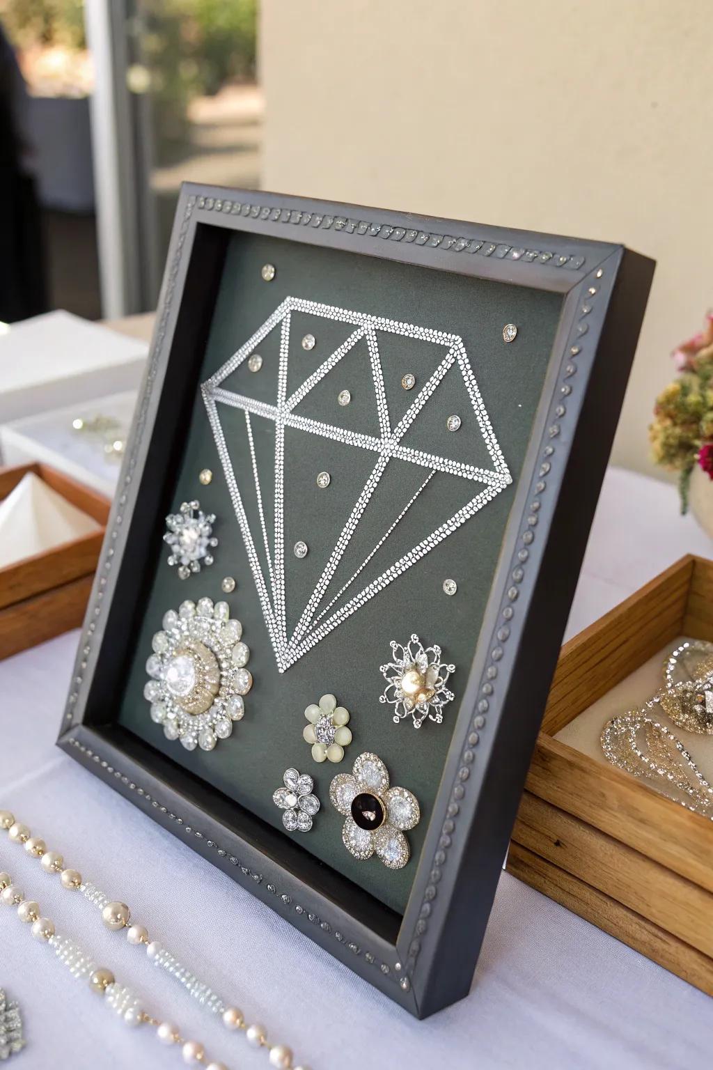 Defensive and dimensional protective casing.