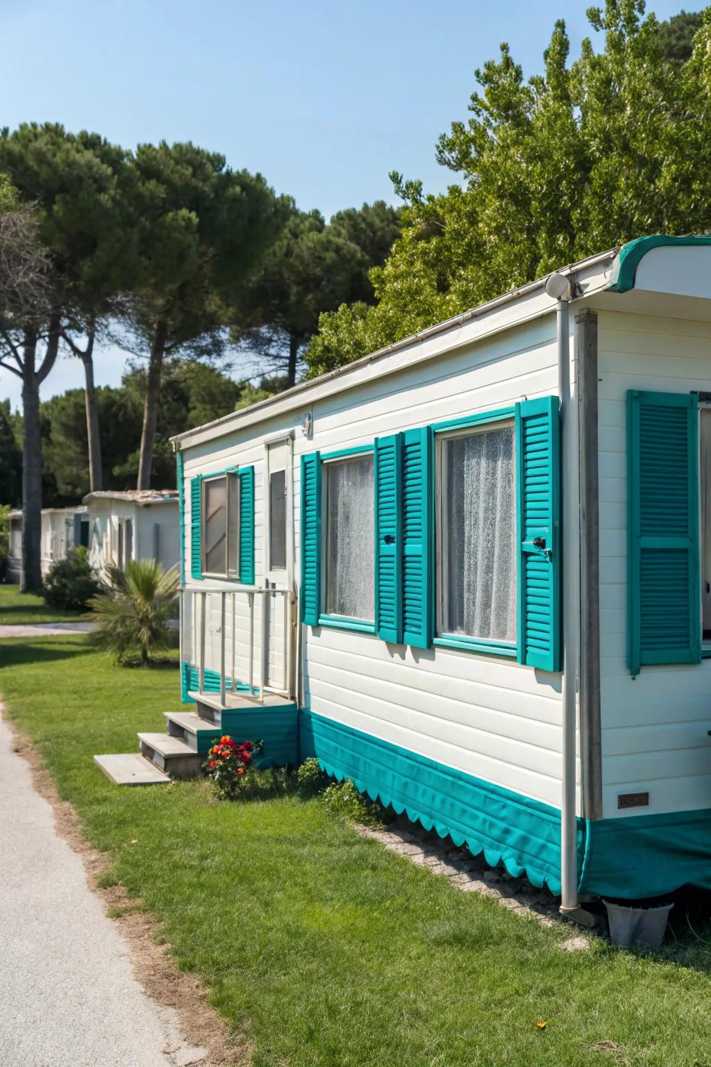 Cerulean shutters contribute a colorful detail to a mobile home.