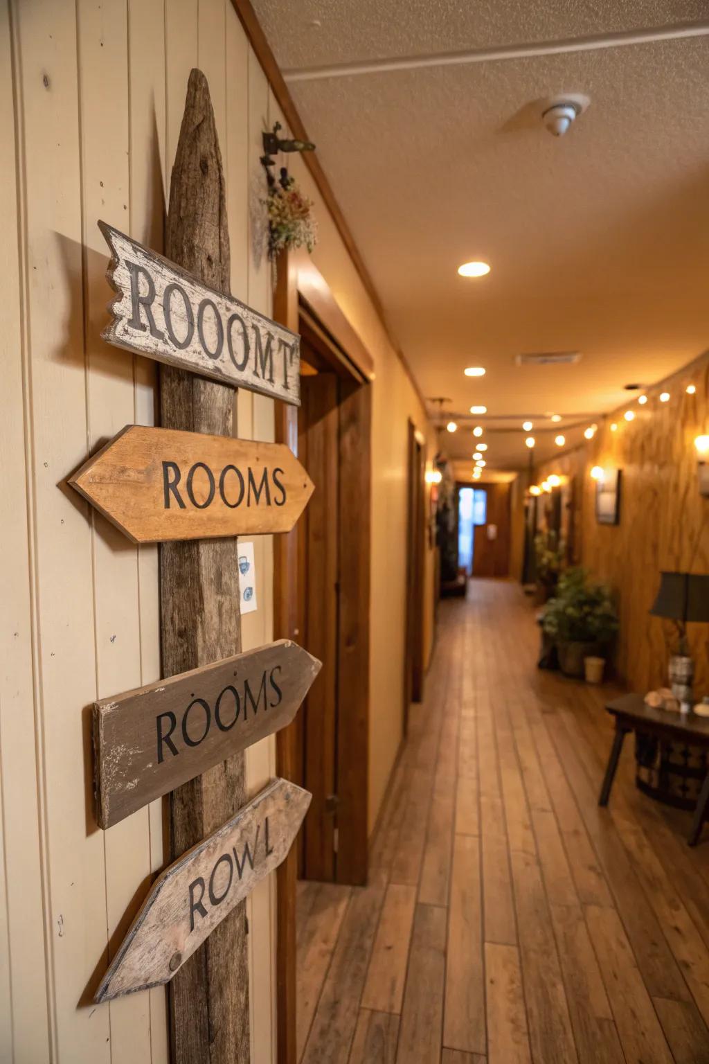 Allure your visitors with country arrow displays.