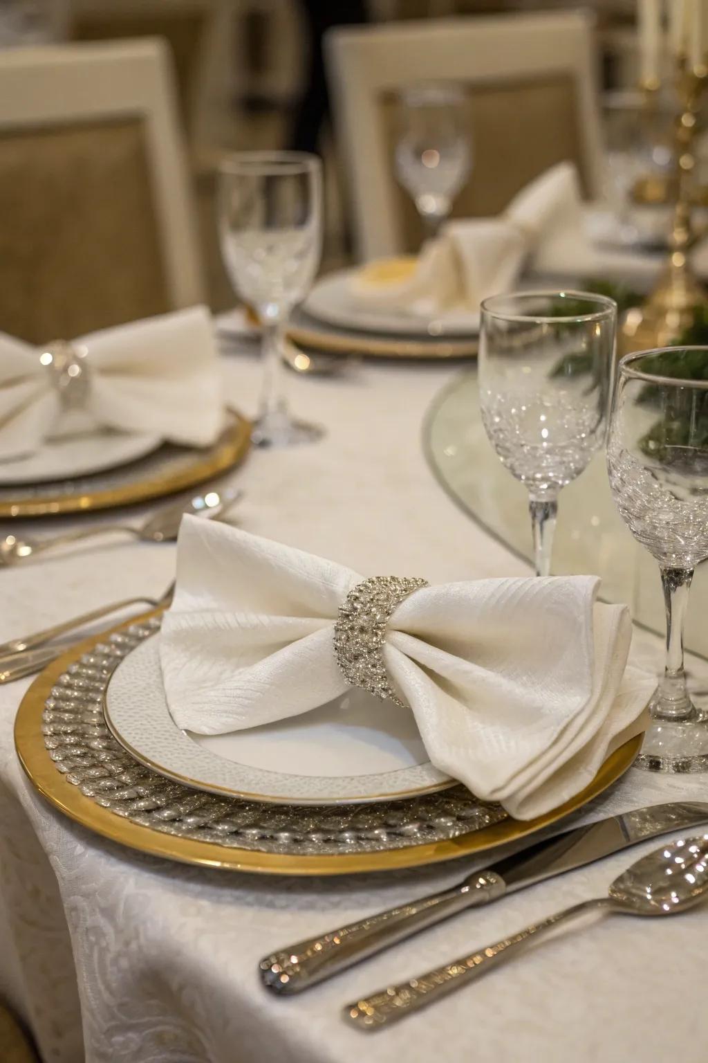 Elegant knot fabrics contribute elegance to your Thanksgiving setting.