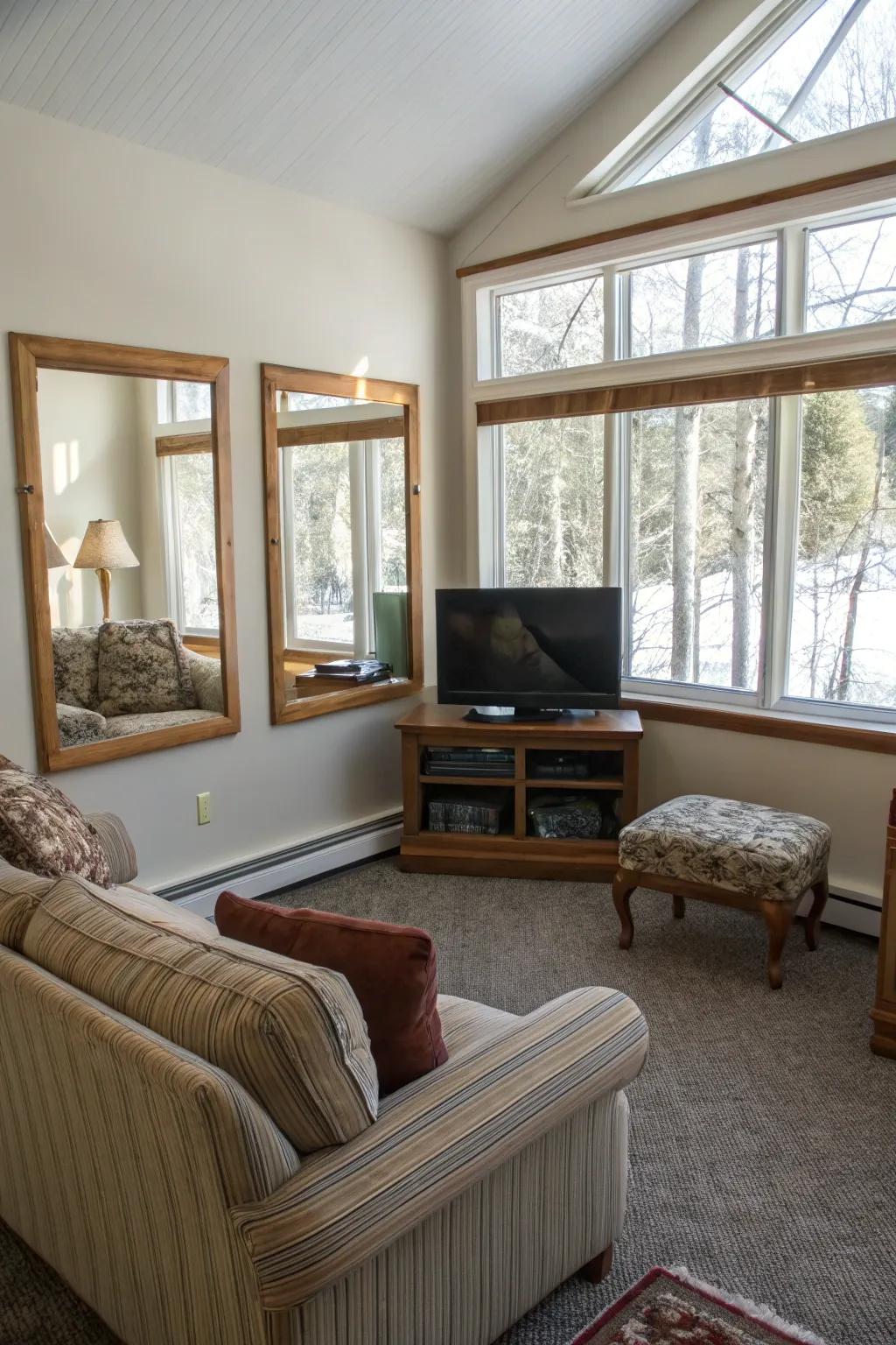 Sunlight and mirrors create an open and bright atmosphere