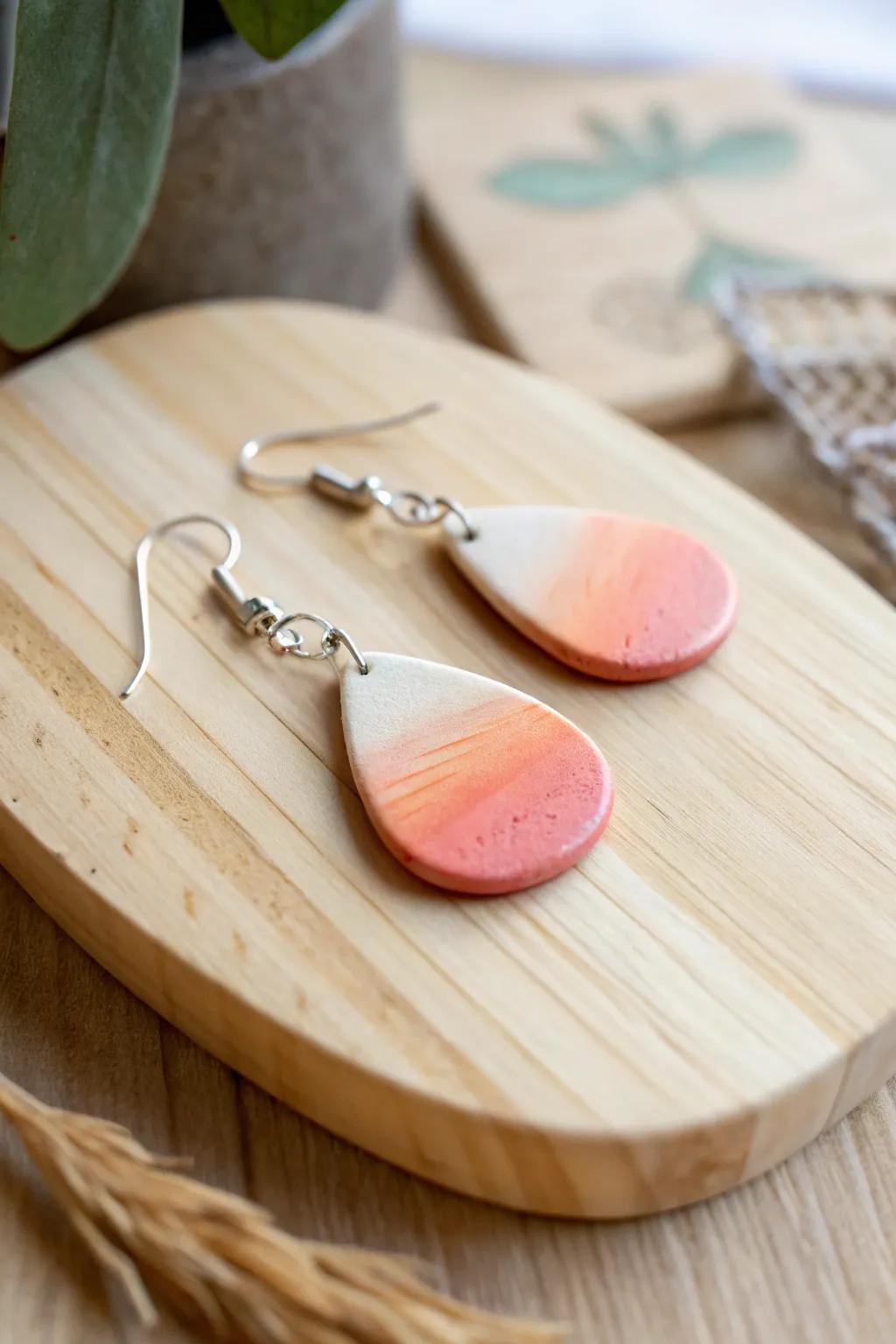 Capture the serene beauty of twilight with these fade clay earrings, a perfect blend of simplicity and artistry.