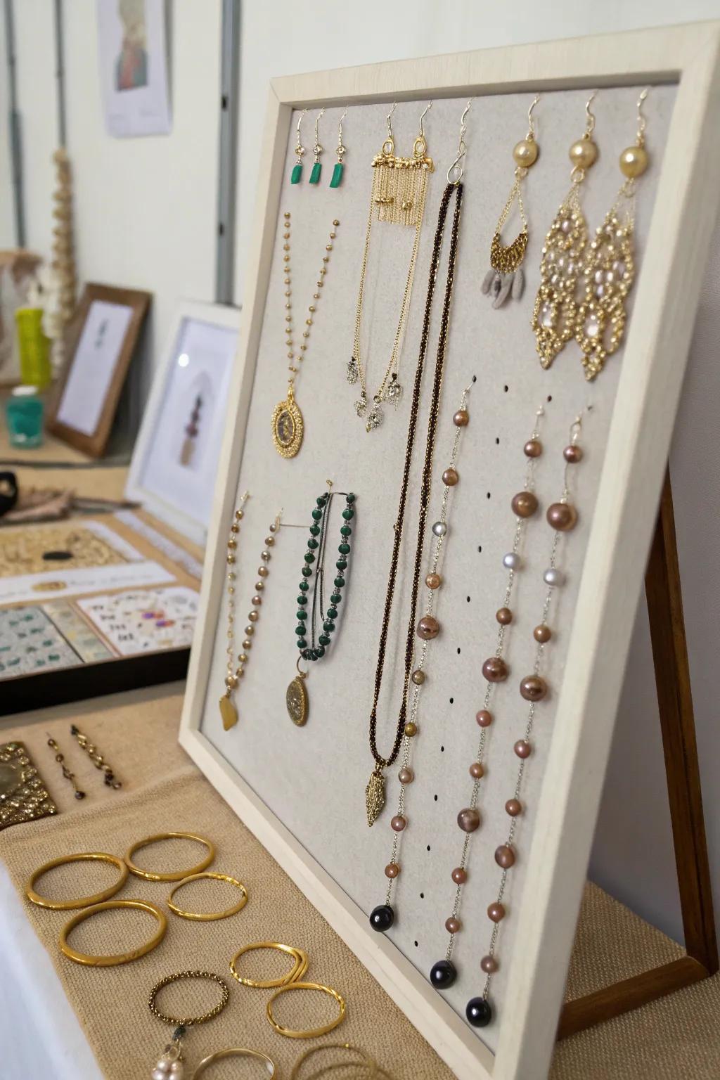 Arrange jewelry using a creative magnetic panel.