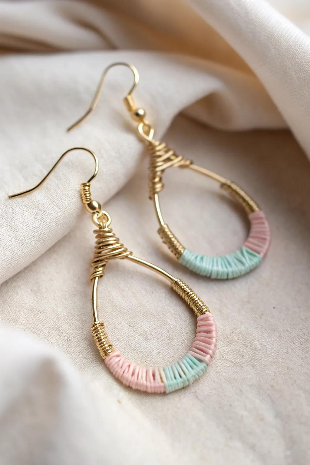 Welcome the art of simplicity with these exquisite wire and cloth earrings, where minimalism meets bohemian appeal.